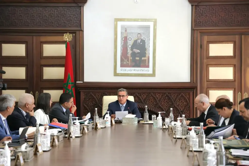 الحكومة تصادق على قانون متعلق بالتأمين الإجباري عن المرض لفئات المهنيين والعمال المستقلين