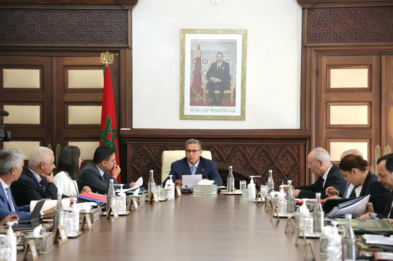 الحكومة تصادق على قانون متعلق بالتأمين الإجباري عن المرض لفئات المهنيين والعمال المستقلين