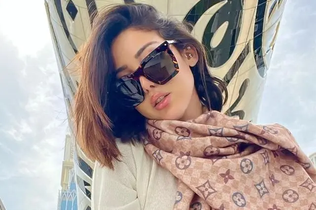بسمة بوسيل تُغني لوردة الجزائرية