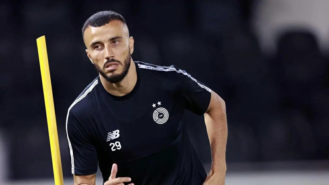 هل يطرد الدوري السعودي شبح موسم أبيض لقائد المنتخب المغربي؟