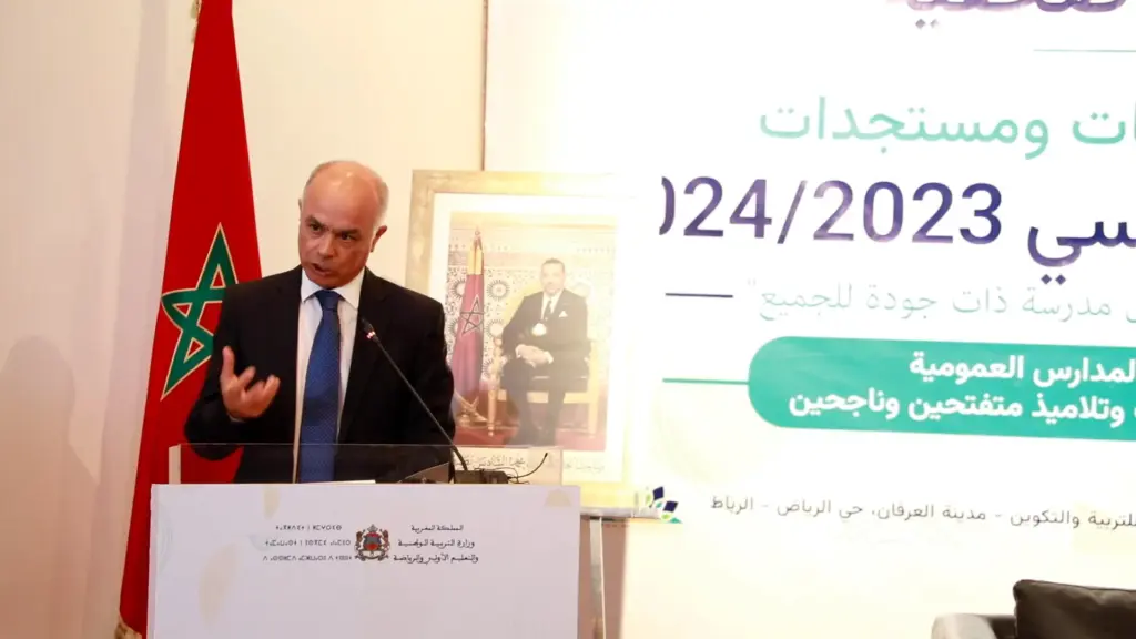 لماذا تأخر بنموسى في إخراج الصيغة النهائية للنظام الأساسي لـ”أسرة التعليم”؟