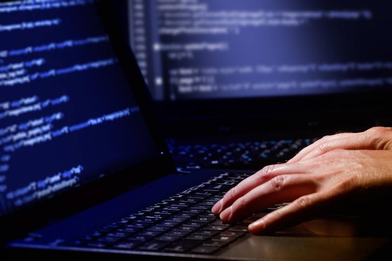مشروع مرسوم يتيح إحداث المقاولات بطريقة إلكترونية ولجنة وطنية لتتبع الملفات المستعجلة