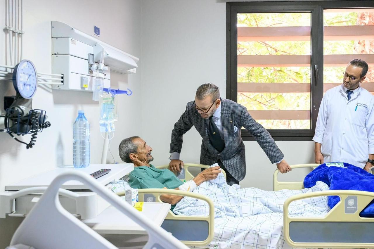 الملك يزور المستشفى الجامعي بمراكش لتفقد المصابين ضحايا الزلزال