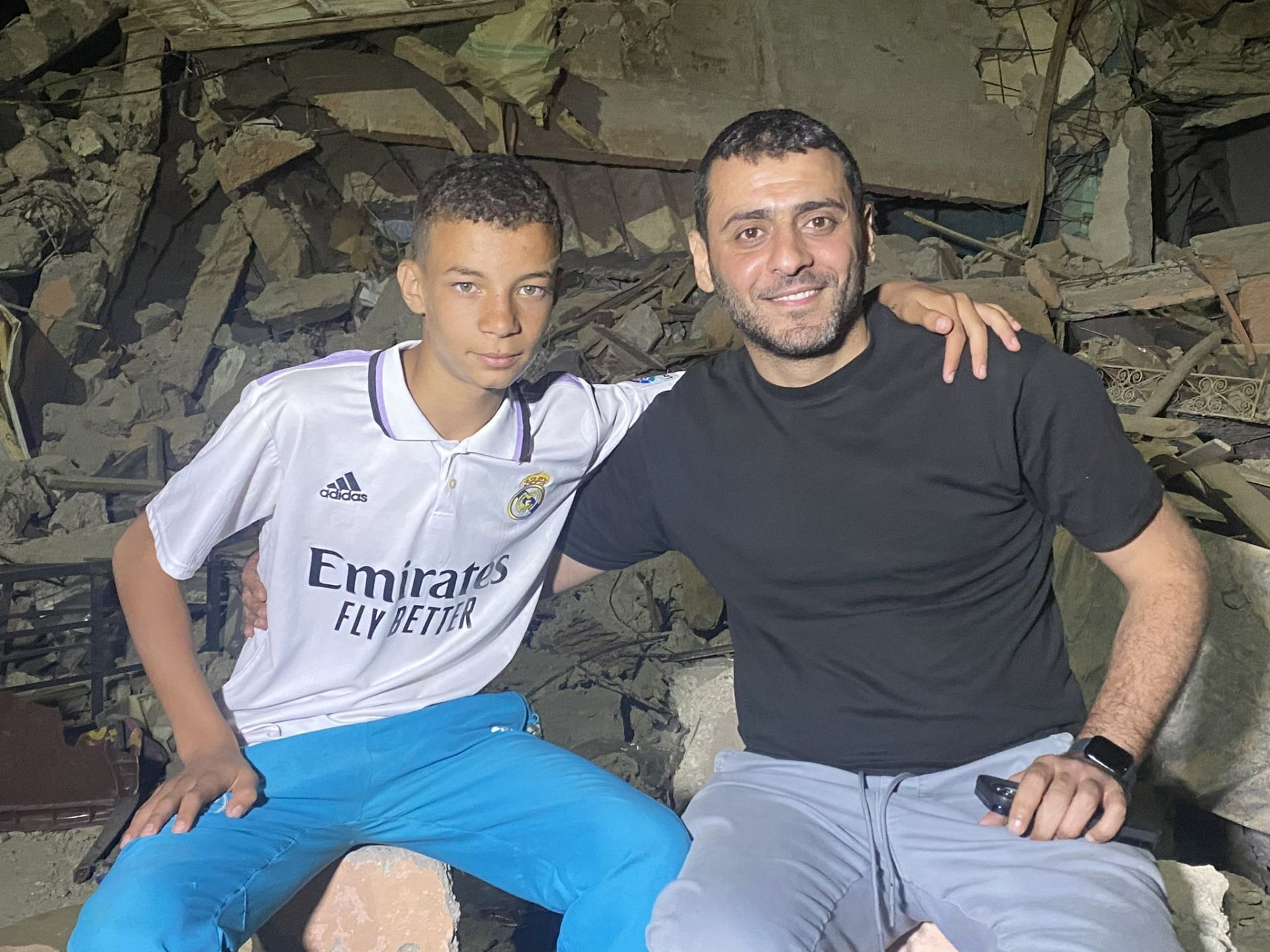ريال مدريد يبحث عن طفل مغربي من ضحايا الزلزال ظهر مرتديا قميص النادي