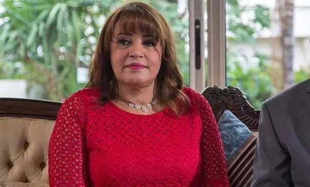 سلسلة “كلم7” تعيد نعيمة إلياس للتلفزيون قبل أن تُجمدها الأزمة المالية