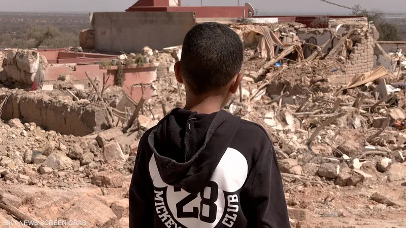 “تيكتوكرز” أجانب يستغلون أطفال الزلزال لجمع التبرعات ومطالب بردع تجار “السوشل ميديا”