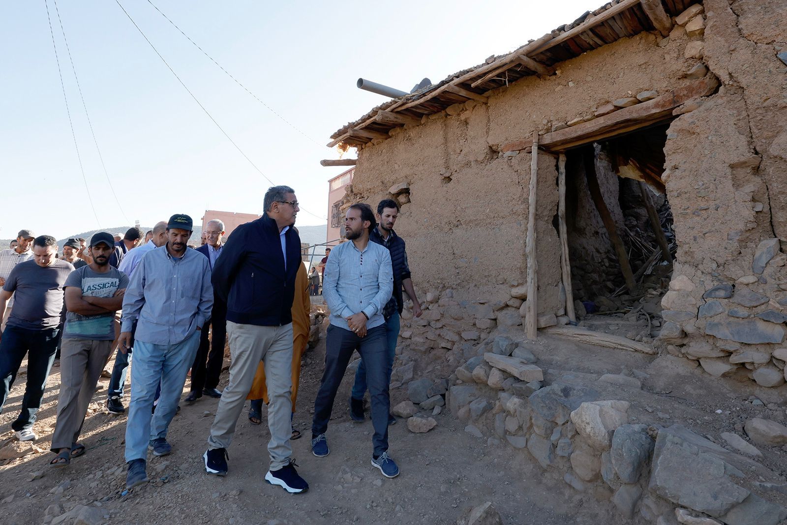 المغرب يعلن عن برامج تنموية جديدة في مناطق الزلزال وسط تواصل إغاثة المتضررين