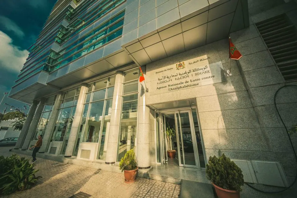اعتماد الفرنسية بامتحان المتصرفين يحرج وكالة محاربة الأمية ومقرب من خربوش يوضح