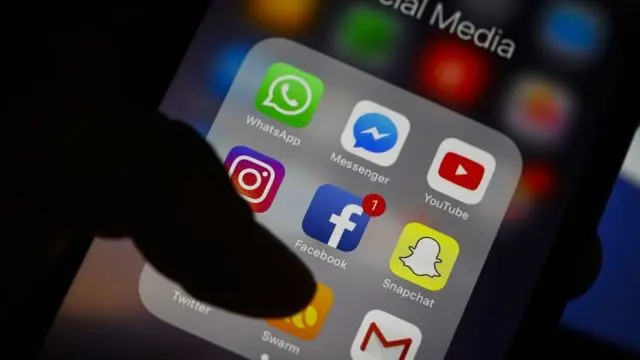مشاركة الفنانين حياتهم الخاصة بـ”السوشل ميديا” بين اللهث وراء الاهتمام والتقرب من الجمهور