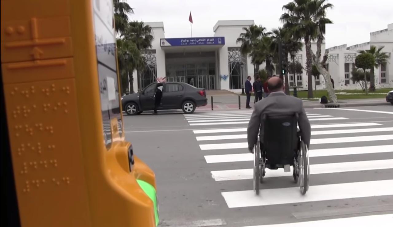تأخر منح بطائق الاشتراك بالنقل العمومي يؤزم وضعية الأشخاص ذوي الاحتياجات الخاصة