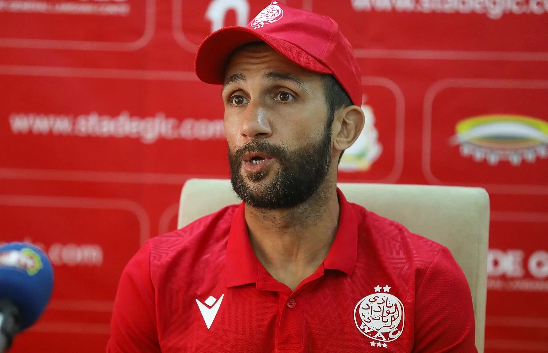 في ندوة سادها الحزن.. رمزي: سنقدم ما بوسعنا لإهداء لقب “سوبر ليغ” لروح فلوح وعائلته