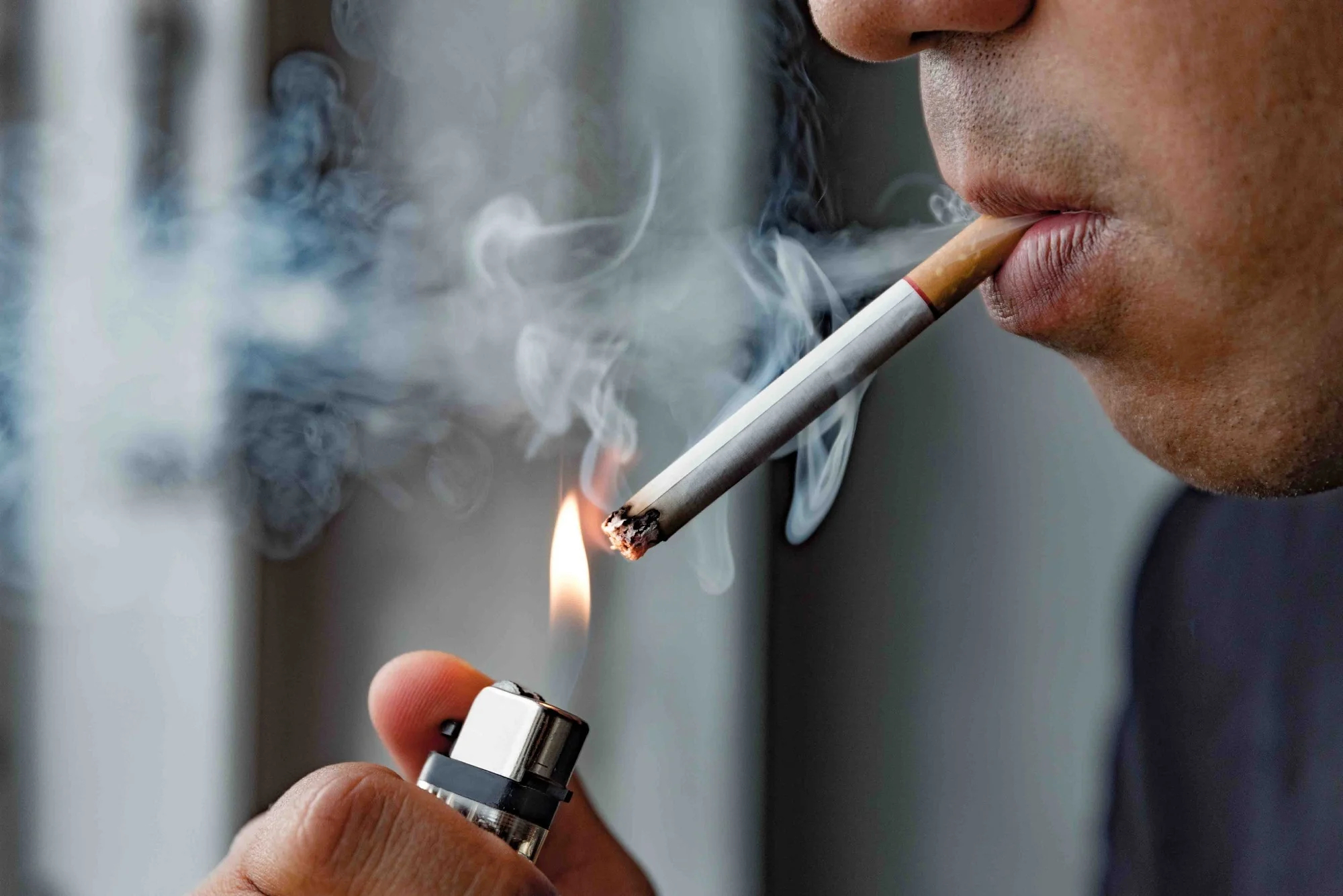 مساهمة التدخين في تلوث الهواء والأمراض تُقسم آراء خبراء بالمناظرة الإفريقية بمراكش