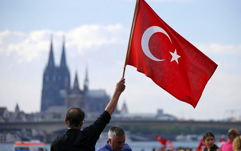 تركيا تتحرك للقضاء على ظاهرة كراهية الأجانب لتأثيرها على القطاع السياحي في البلاد