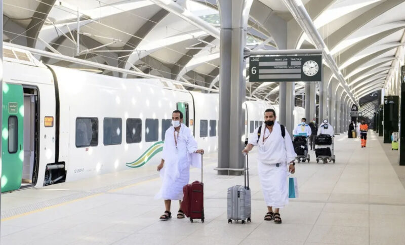السعودية تطلق أولى تجارب القطارات الهيدروجينية
