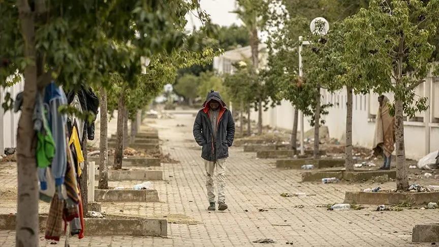 “الغارديان” تتهم أوروبا بالتواطؤ مع تونس لشن “حملة قمع وحشية” ضد المهاجرين الأفارقة