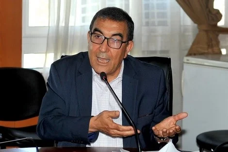 المودن يدعو للتخلص من “الأقفاص البنيوية” والتسلّح بالخيال لتفكيك أسرار عالم السياسة