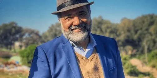 عبد الحق بلمجاهد يقع ضحية استغلال مشعوذ يمتهن “الرقية” في سلسلة “الشياطين لا تتوب”