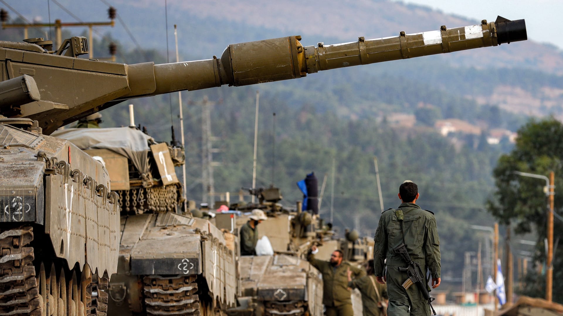 المركز العربي يعدد فشل إسرائيل في مواجهة طوفان الأقصى ويضع سيناريوهات التصعيد