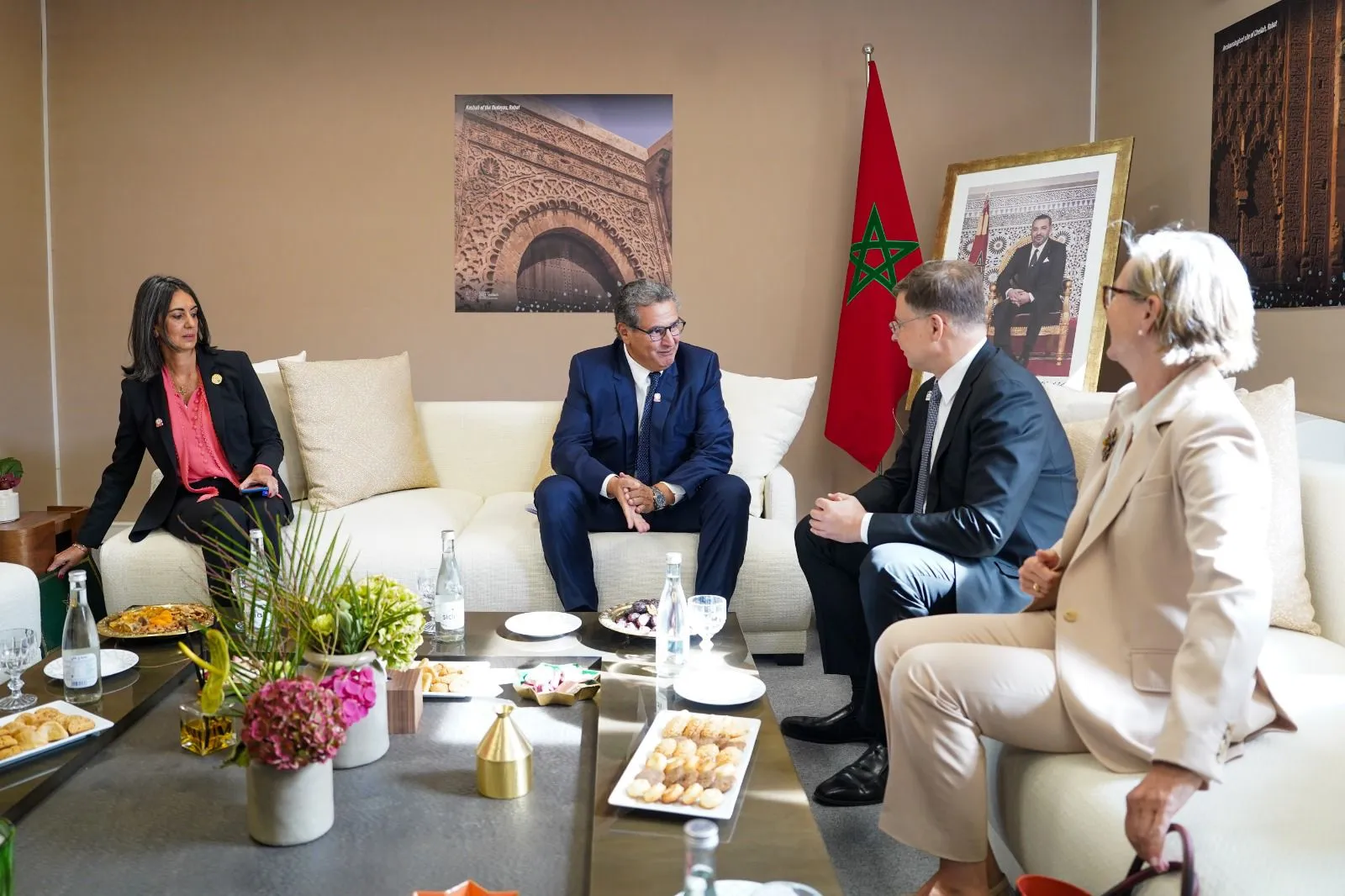 أخنوش يتباحث مع نائب الرئيس التنفيذي للمفوضية الأوروبية