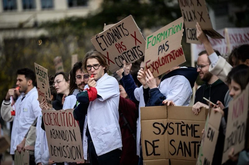 أطباء فرنسا يمددون شلّ المستشفيات حتى إشعار آخر