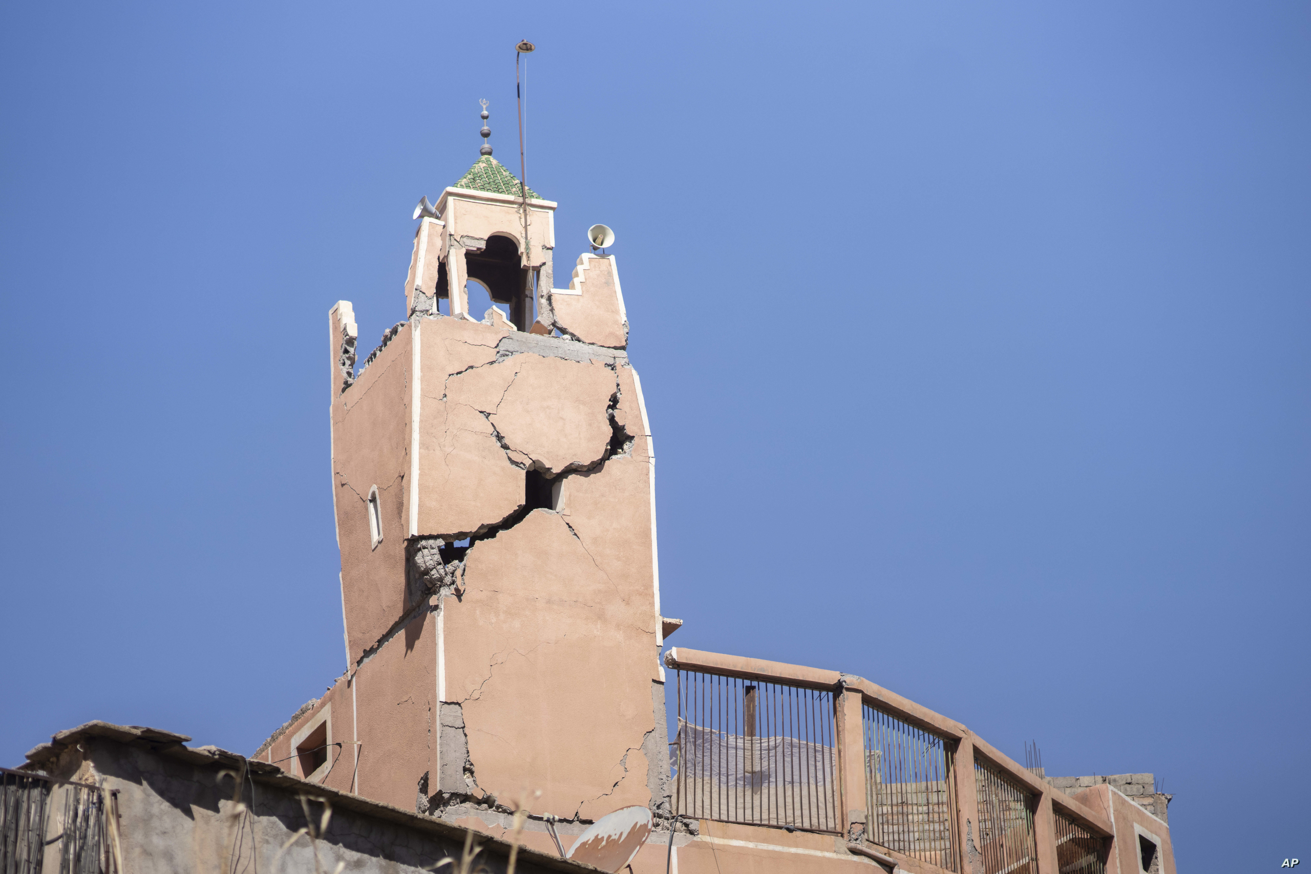 “الأوقاف” تُحصي خسائر الزلزال والتوفيق يتعهد ببناء 120 مسجدا كل سنة