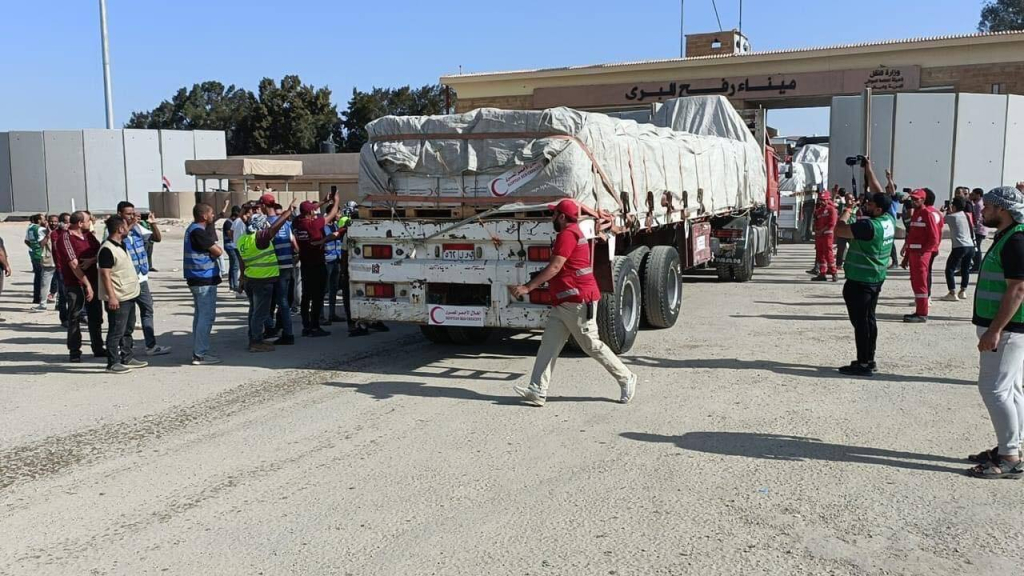 منظمات حقوقية وإنسانية تحذر من استغلال المساعدات لتهجير سكان غزة