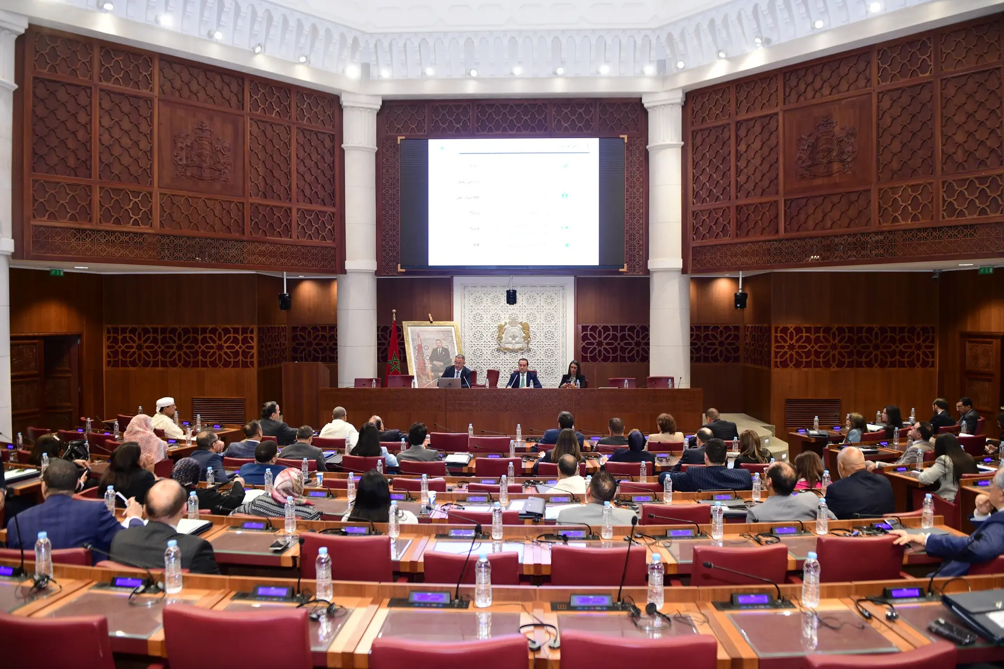 المعارضة تتمسّك بمعاقبة نائبة “خارجة عن القانون”