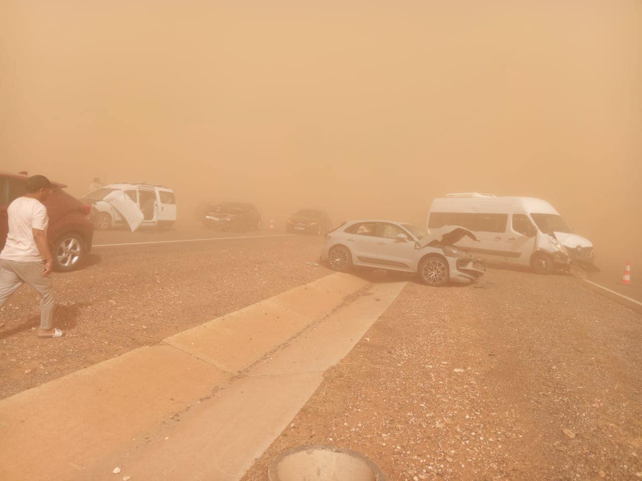 بسبب الرياح القوية.. وزارة التجهيز تطلب من مستعملي الطرق السيارة تأجيل السفر