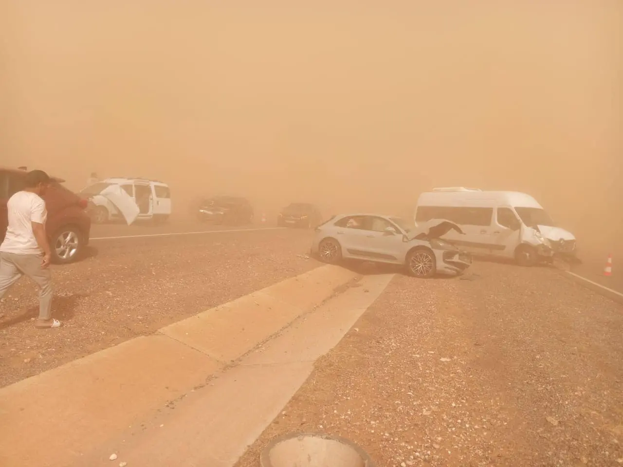 بسبب الرياح القوية.. وزارة التجهيز تطلب من مستعملي الطرق السيارة تأجيل السفر