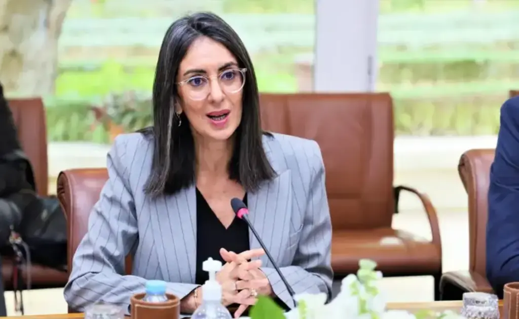 فتاح تُبرِّر اشتراط 30 سنة في مباراة مفتشي المالية بالحاجة للكفاءات