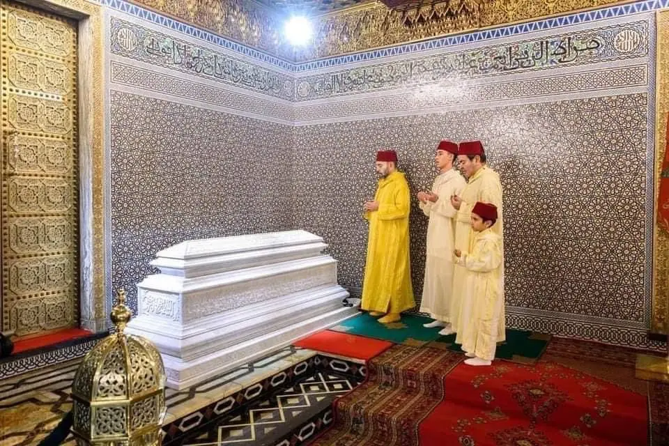 الملك يترأس حفلا دينيا إحياء للذكرى الـ25 لوفاة الحسن الثاني