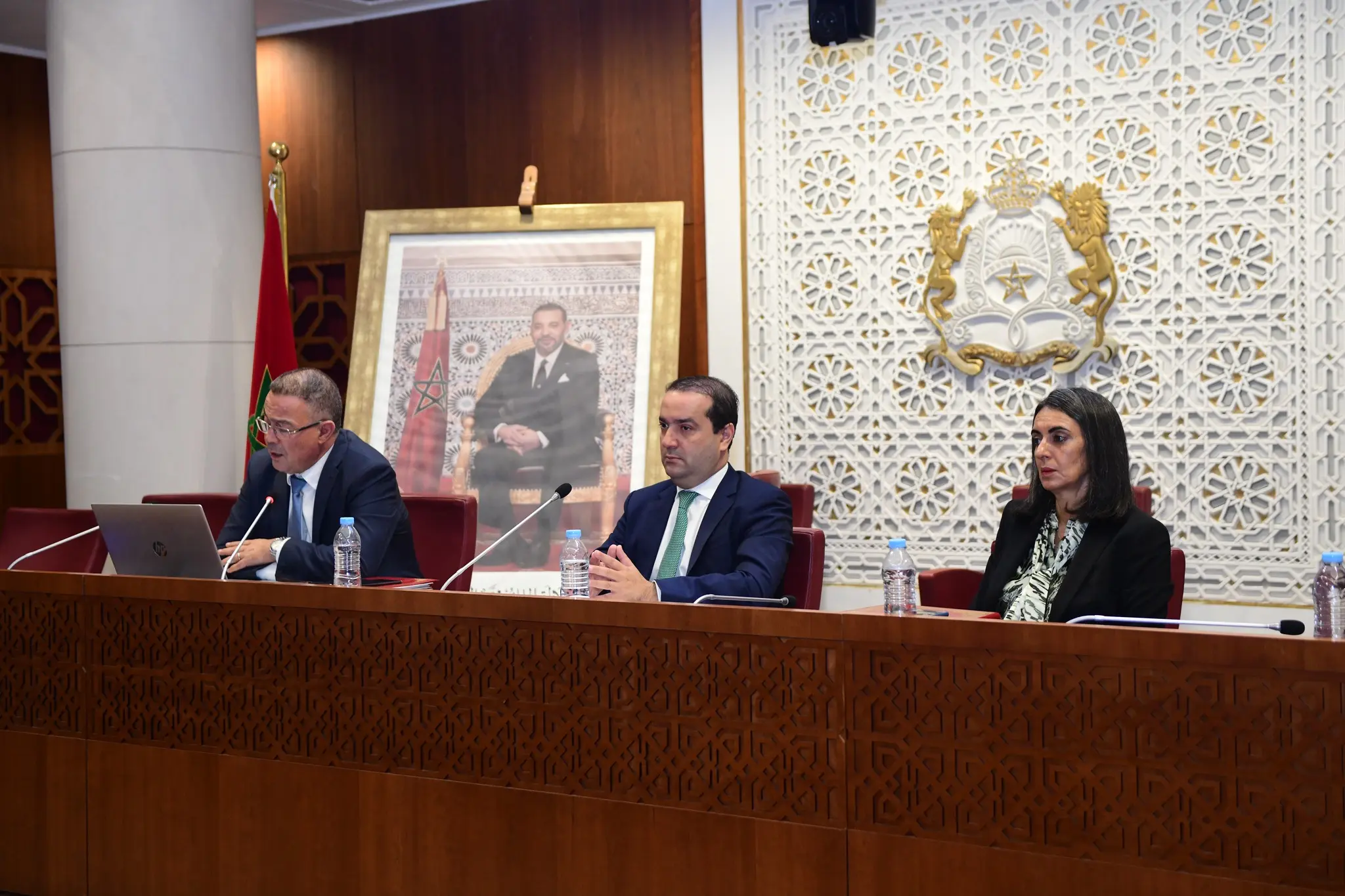 الحكومة تبتغي إطلاق يدها للاستدانة الخارجية وتقترح تقليص آجال تمرير قوانين المالية