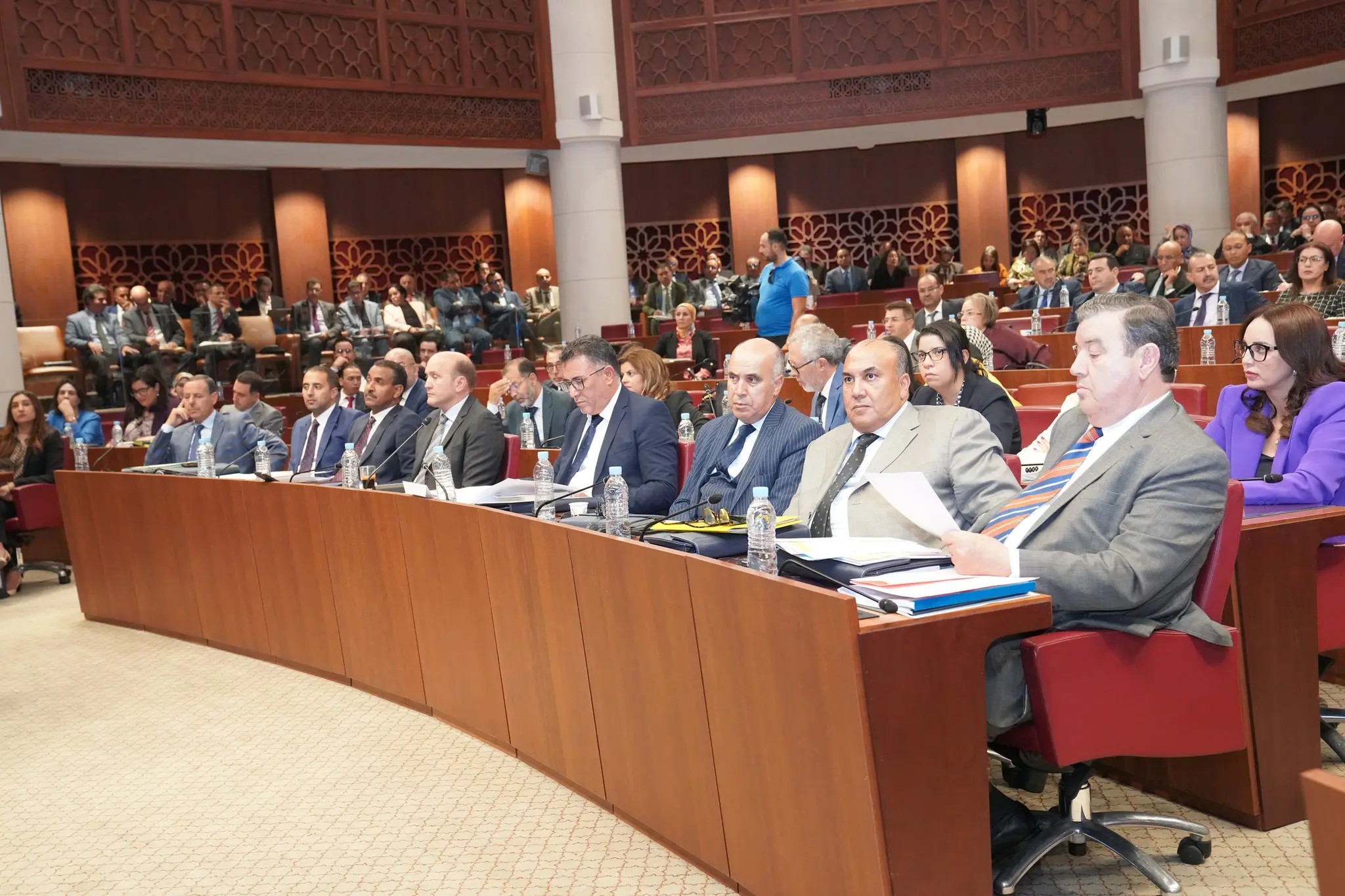 المعارضة: الحكومة تُوظف سِحر الأرقام وما تُعطيه باليد اليمنى تأخذه باليسرى
