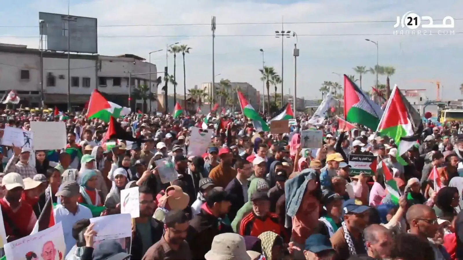 آلاف المغاربة يتظاهرون بالبيضاء دعما لفلسطين وتنديدا بالعدوان الإسرائيلي المتواصل على غزة