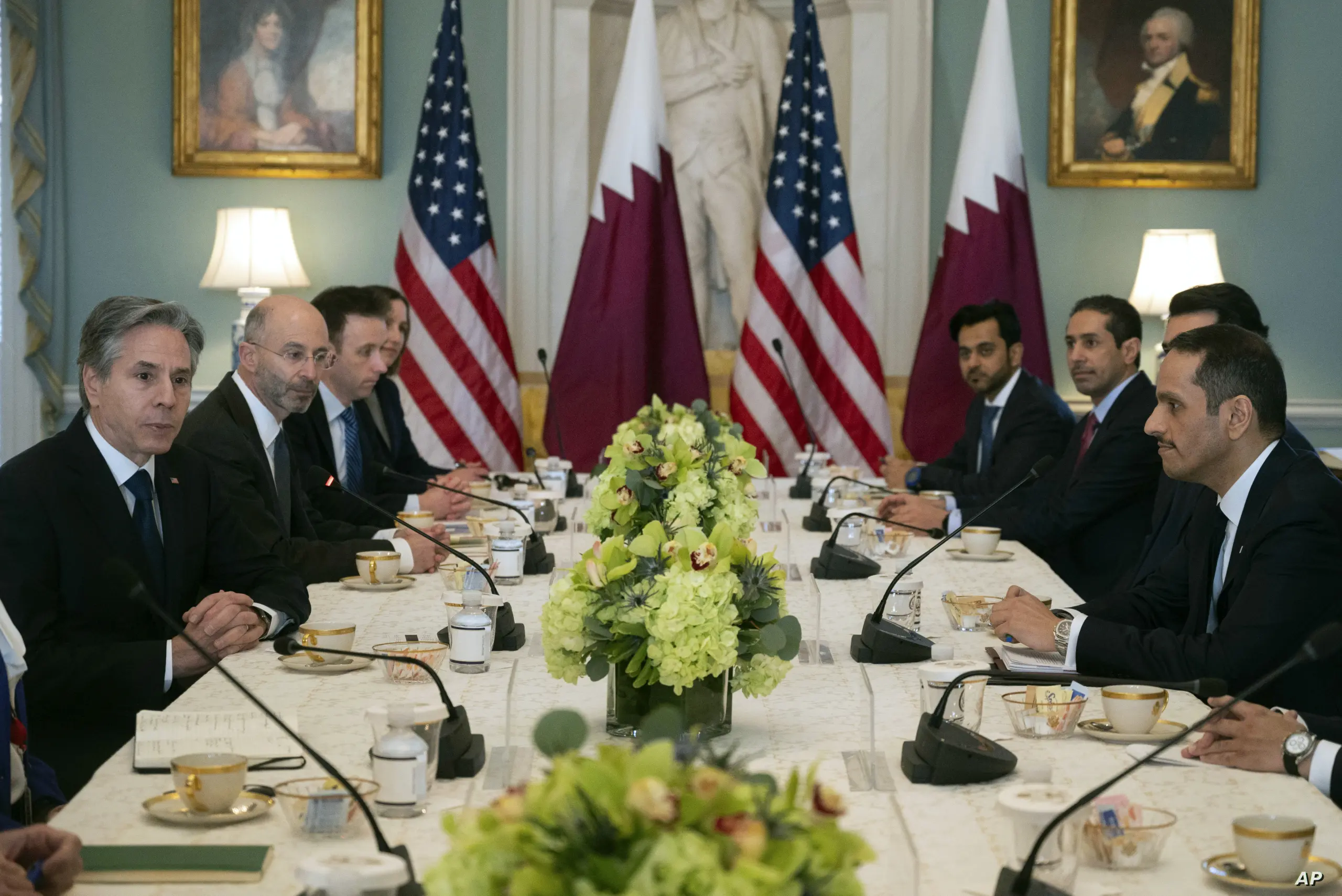 مصير الرهائن بيد قطر.. لماذا تمكنت قطر من لعب الوساطة بين “حماس” وإسرائيل؟