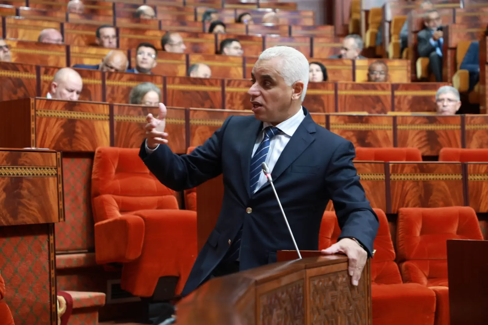 الحكومة تنفي التخلي عن القيمين الدنيين و”امتيازات” تُؤمن تغطيتهم الصحية