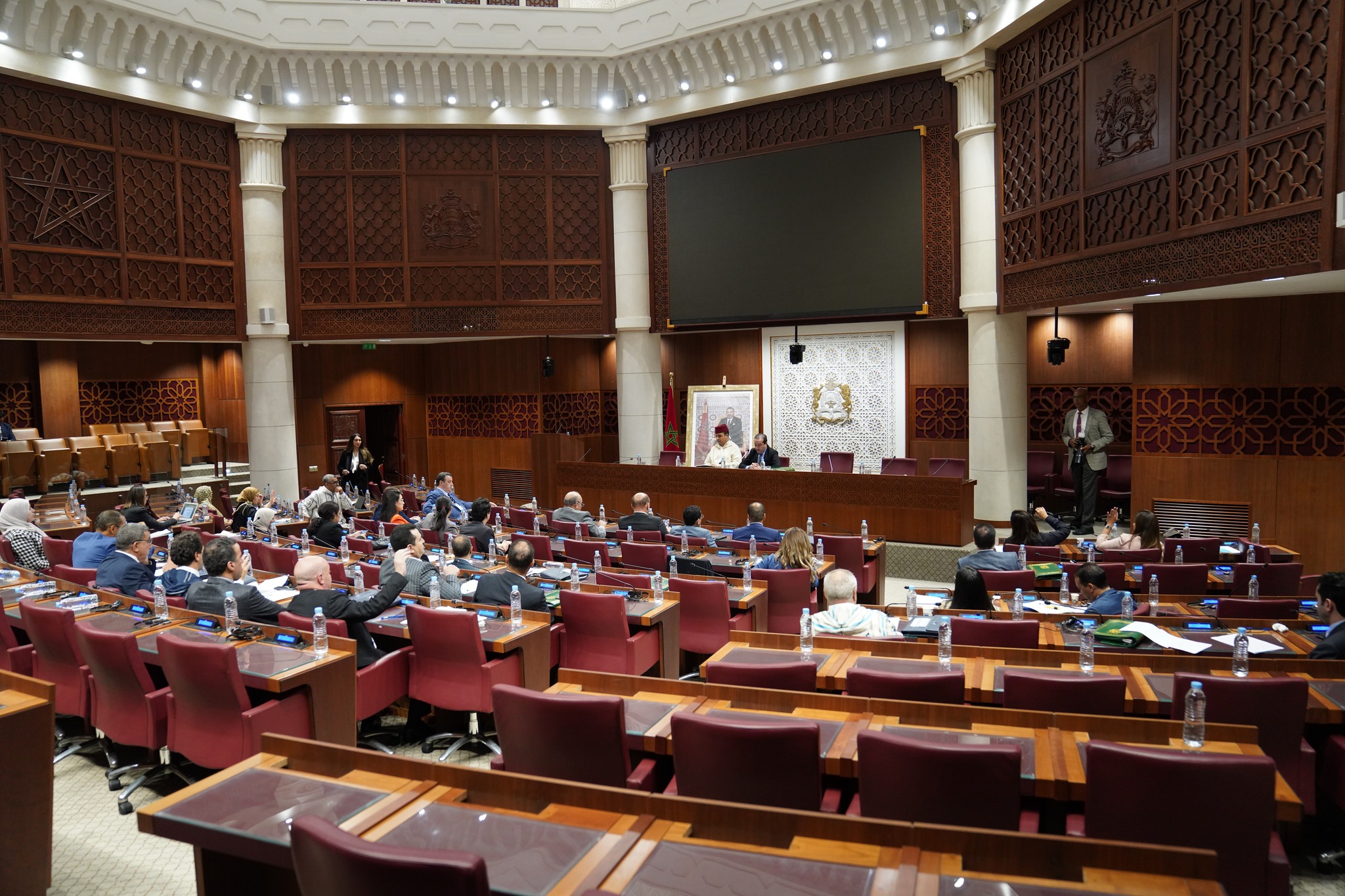 استياء داخل الأغلبية بسبب غياب برلمانييها عن مناقشة ميزانية 2024