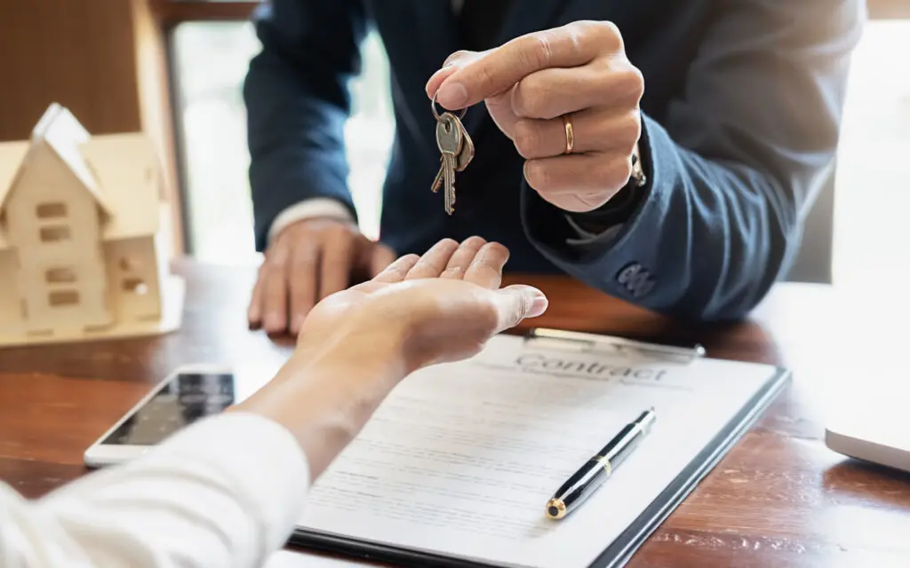 الحكومة تلجأ لتقنين مهنة الوكيل العقاري لإنهاء “فوضى السماسرة” بالتجمعات السكنية