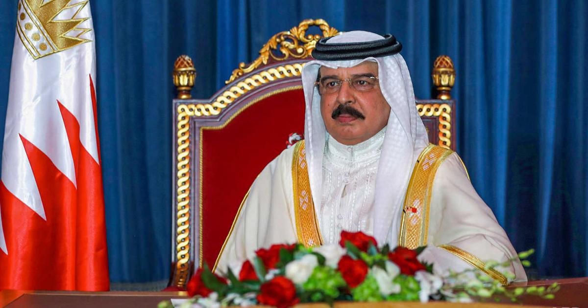 الملك يعزي عاهل مملكة البحرين
