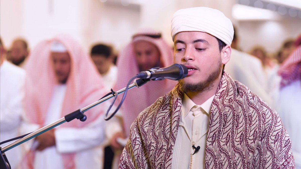 المغربي إلياس حجري يتوج بالمسابقة الدولية لحفظ القرآن بأستانا