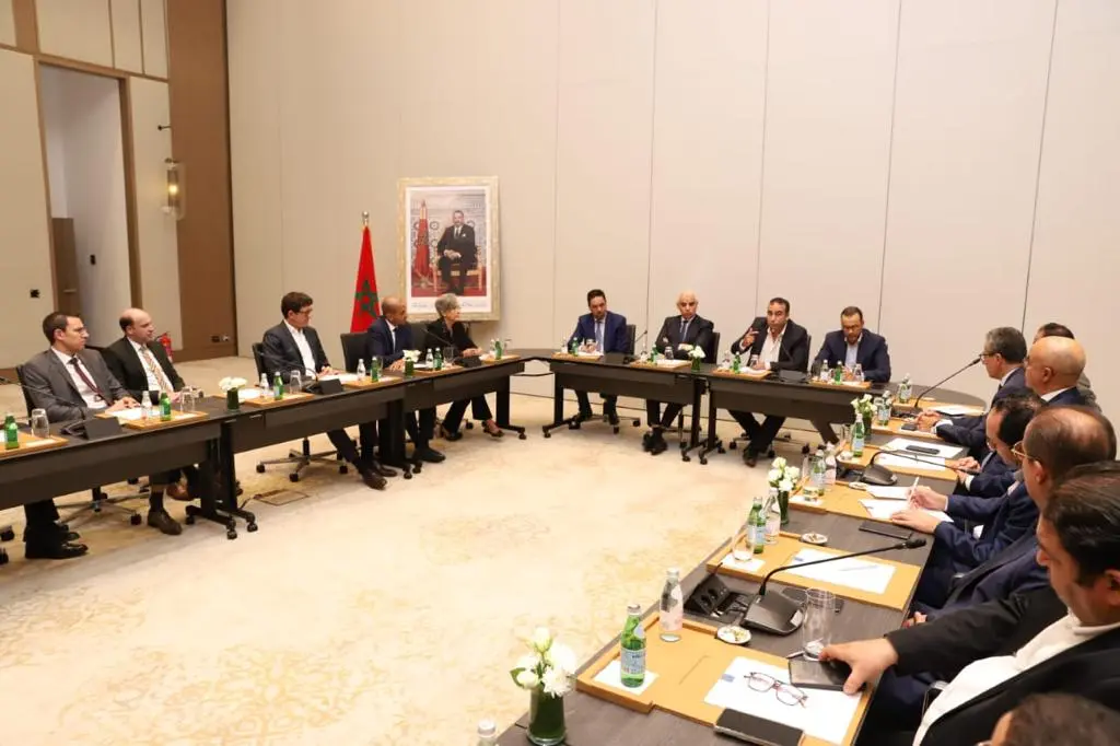 وزير الصحة يجتمع بالمستثمرين في القطاع لدعم تعميم الحماية الاجتماعية