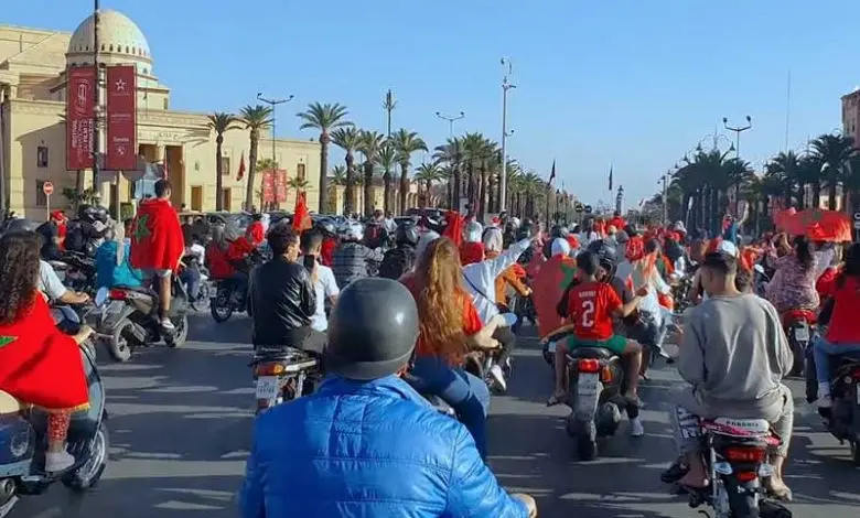 أطفال يحولون ساحة جامع الفنا لجسر يربط الماضي بالحاضر في ذكرى المسيرة الخضراء