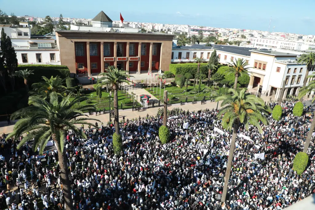 “طوفان” الأساتذة يملأ شوارع العاصمة لإسقاط النظام الأساسي والإضراب يتجاوز 95 بالمئة