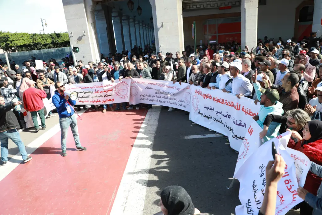 الأساتذة غير متفائلين بالحوار مع بنموسى تحت إشراف الحكومة ويتشبثون بإسقاط النظام الأساسي