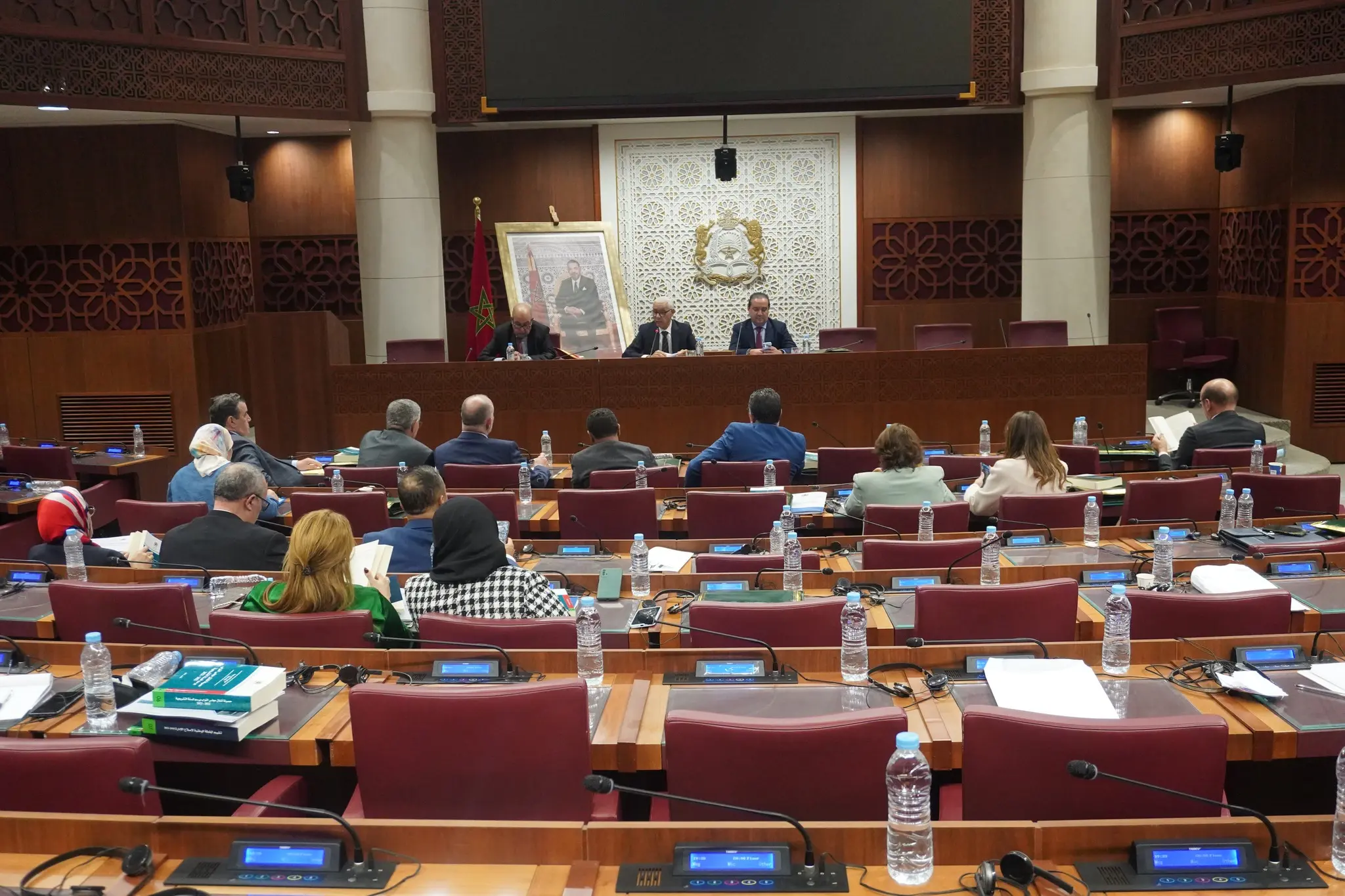 تعديلات برلمانية تدافع عن حماية الفقراء وتقترح رفع ضرائب “هواتف الأغنياء”