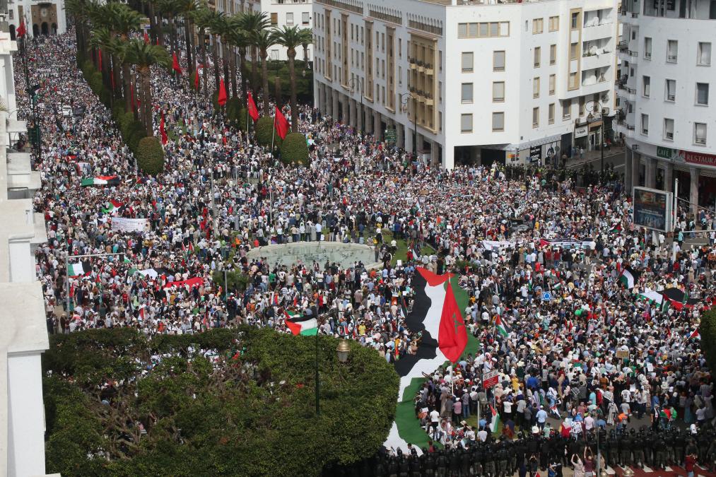 دعما لغزة.. مغاربة يكافحون لكسر قيود التواصل الاجتماعي ودعم سردية فلسطين