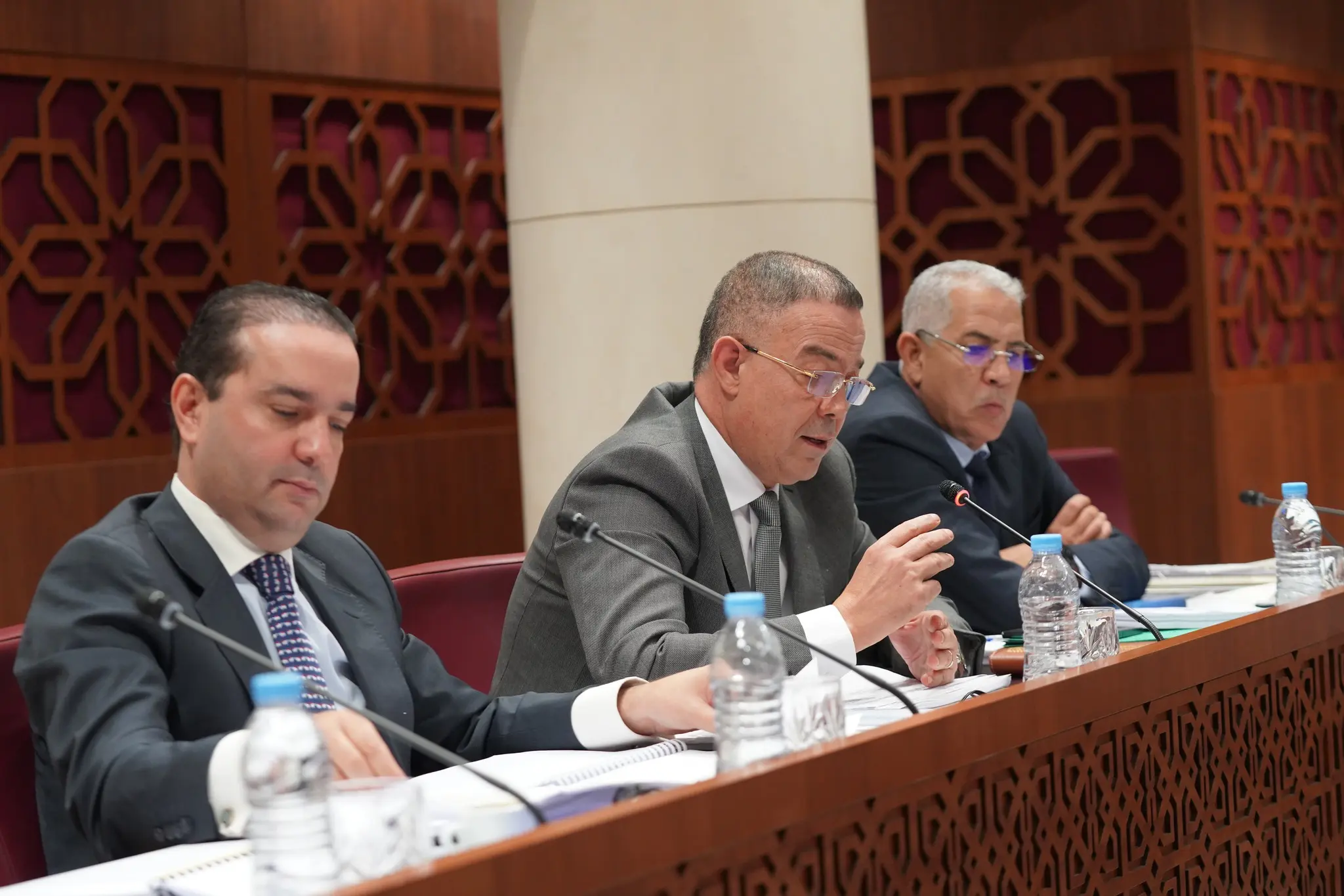 الحكومة ترفض الزيادة بضرائب الخمور والسجائر بحجّة حماية المواطنين من المهربين