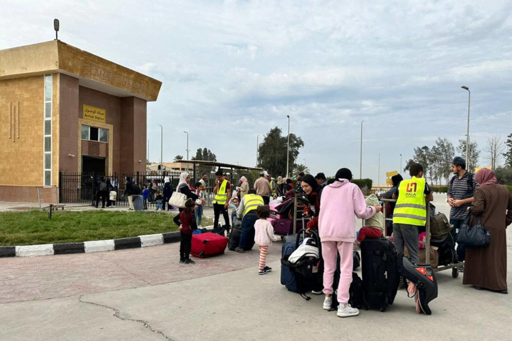 حوالي 700 مغربي ينتظر الإجلاء من غزة عبر معبر رفح ومصر توافق على استقبال الدفعة الأولى