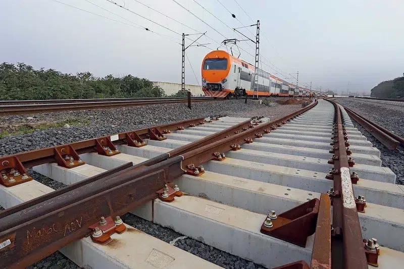 “غياب التمويل” يُعيق ربط 43 مدينة بالقطار ووزير النقل يشترط تعبئة 400 مليار درهم