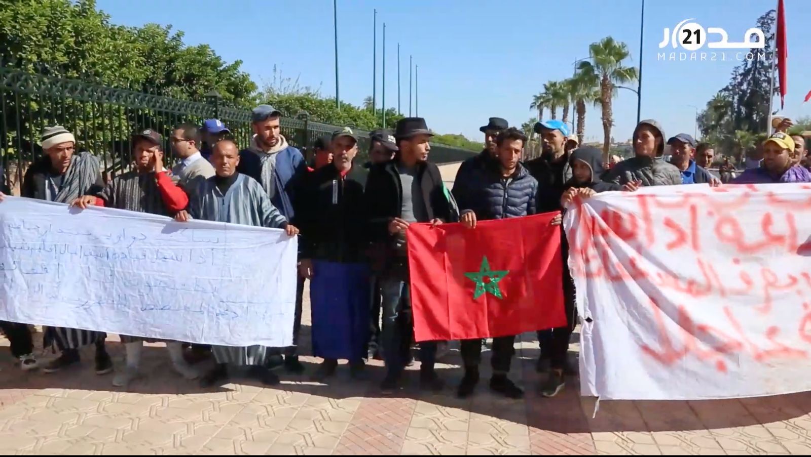 متضررون من الزلزال يحتجون بعد إقصائهم من الدعم المالي ويشتكون حياة الخيام